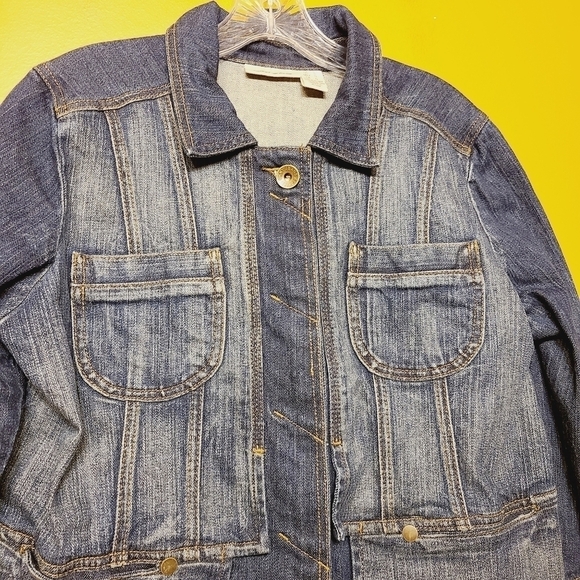 DKNY | Women's Vintage Full Zipper Dark Denim Cropped Jacket (Size Large) - Picture 3 of 15